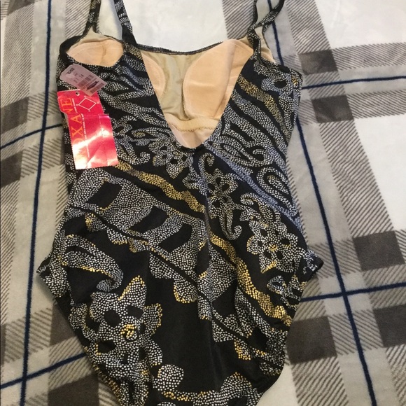 Nwt one piece swimsuit. - Picture 2 of 4